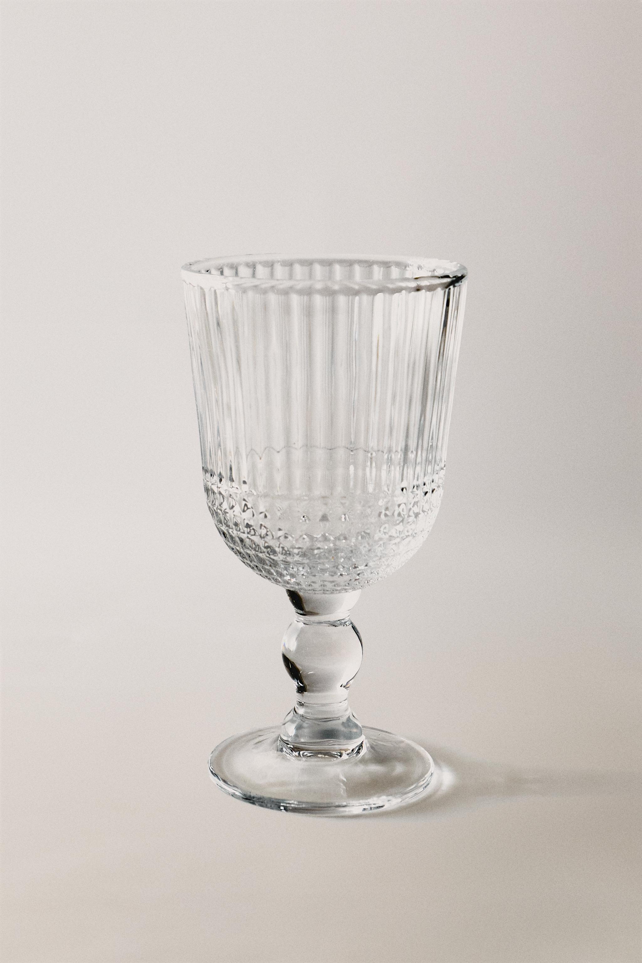 VERRE À PIED RELIEF GÉOMÉTRIQUE